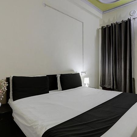 Hotel O Thirty Inns Нойда Экстерьер фото