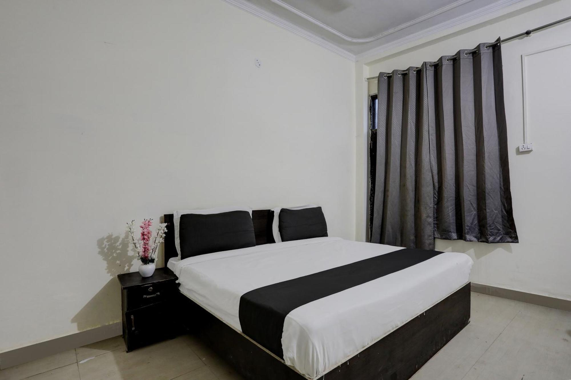 Hotel O Thirty Inns Нойда Экстерьер фото