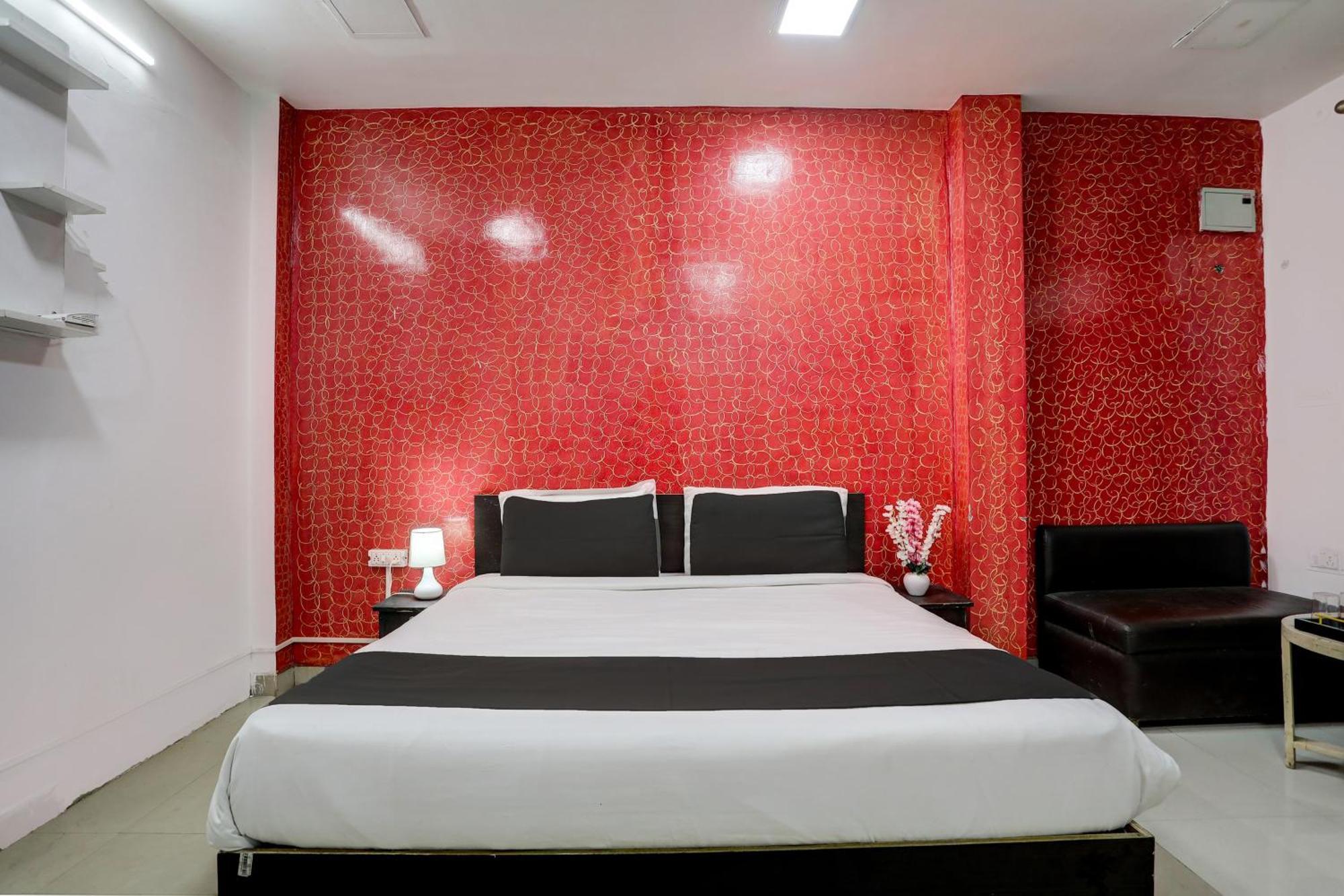 Hotel O Thirty Inns Нойда Экстерьер фото