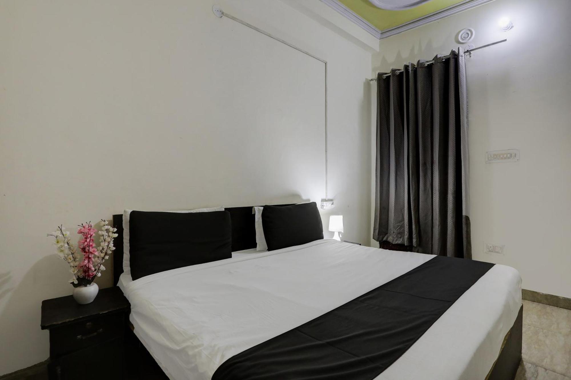 Hotel O Thirty Inns Нойда Экстерьер фото