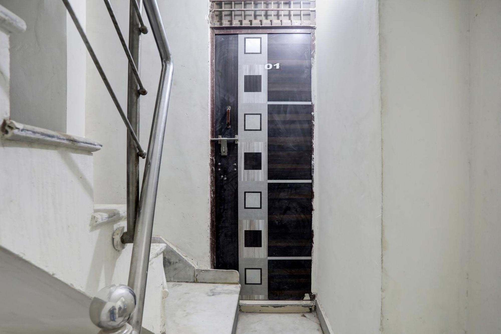 Hotel O Thirty Inns Нойда Экстерьер фото